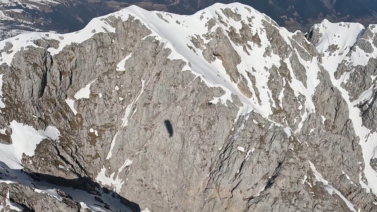 Parapendio in Presolana. Quota max 2680 metri.