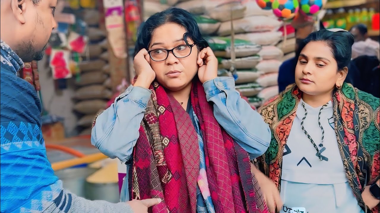 নেতার বোন চাঁ'দা'বা'জি করতে এসে ধো'লা'ই খেল অতঃপর