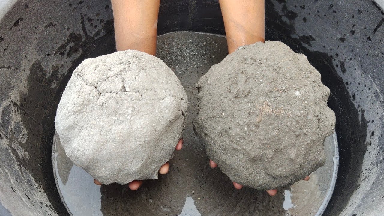 ||ASMR|| Huge balls of dusty sand cement water 💦💦 crumbling/dipping ||satisfying||