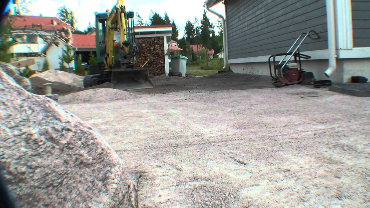 Yanmar SV-20 leveling gravel.