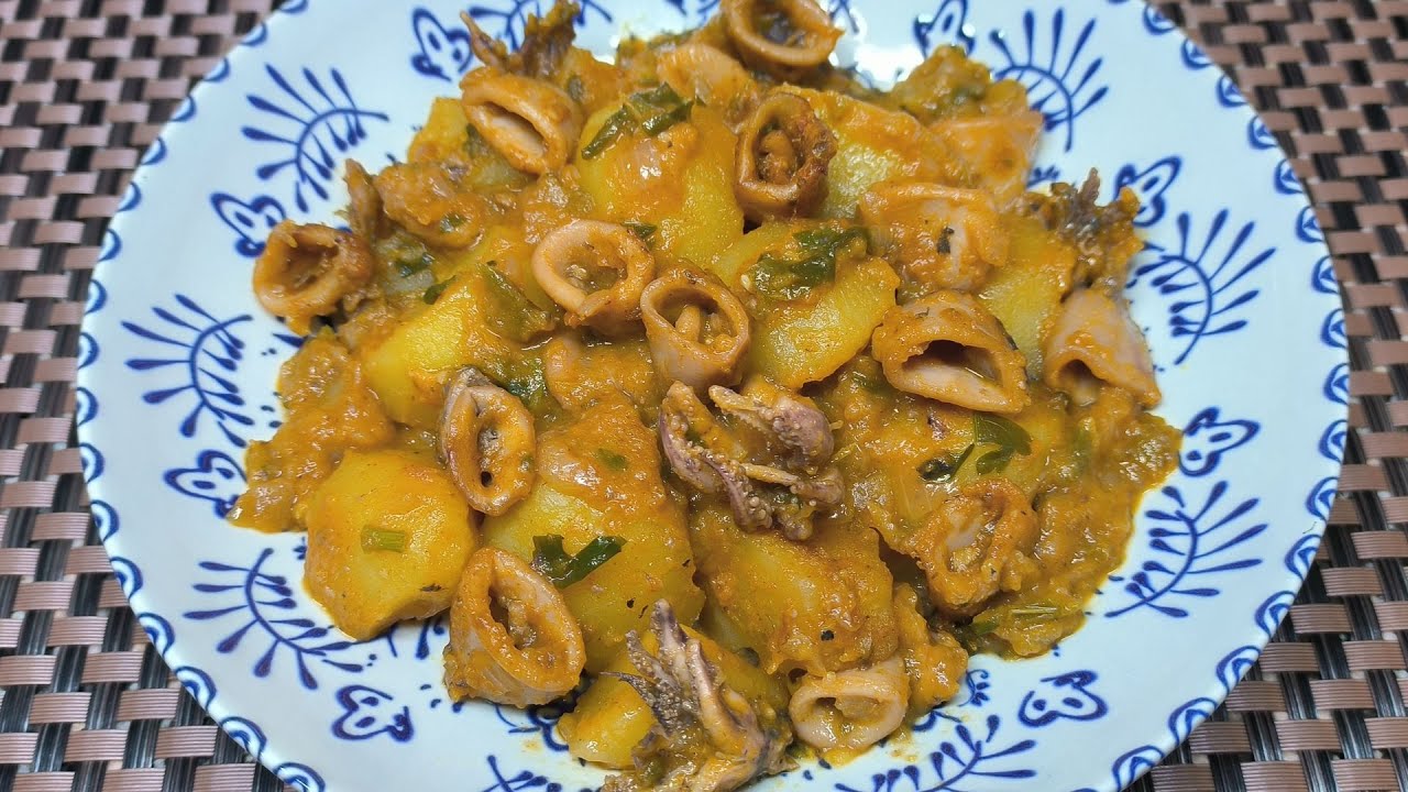 🦑Guiso de Patatas con Calamares - Receta Fácil y Tradicional🦑