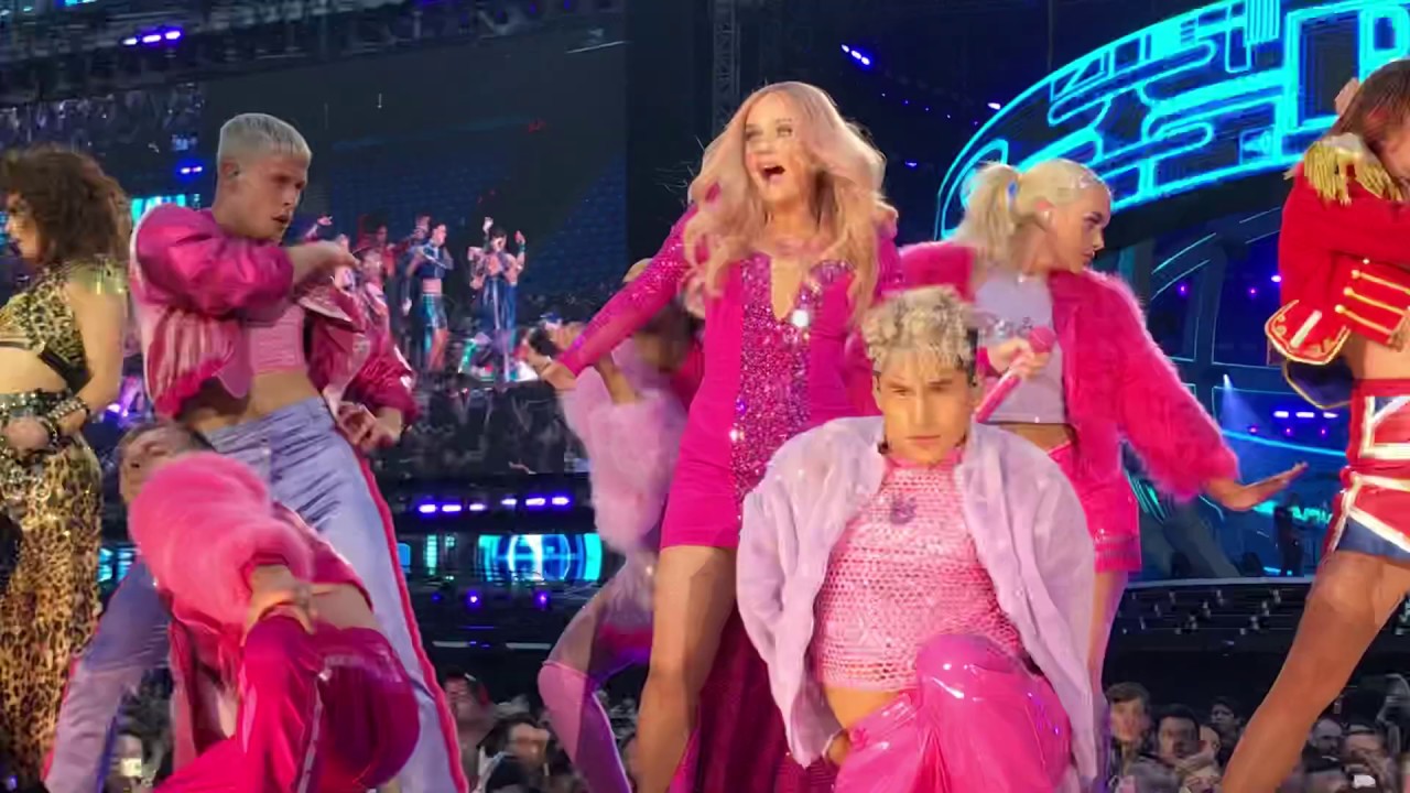 Spice Girls - Spice Up Your Life Opening  Live at Manchester Etihad Stadium Spice World Tour 2019