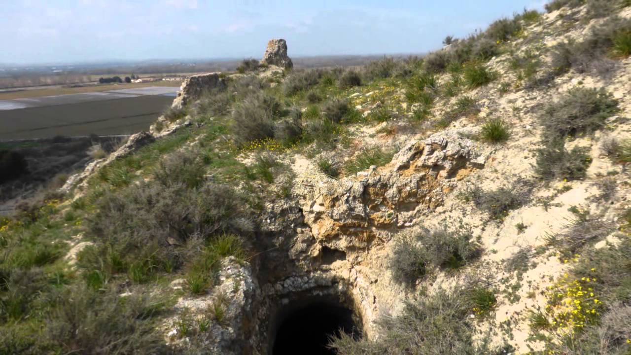 Castillo y Ermita de Pola - Castle Pola