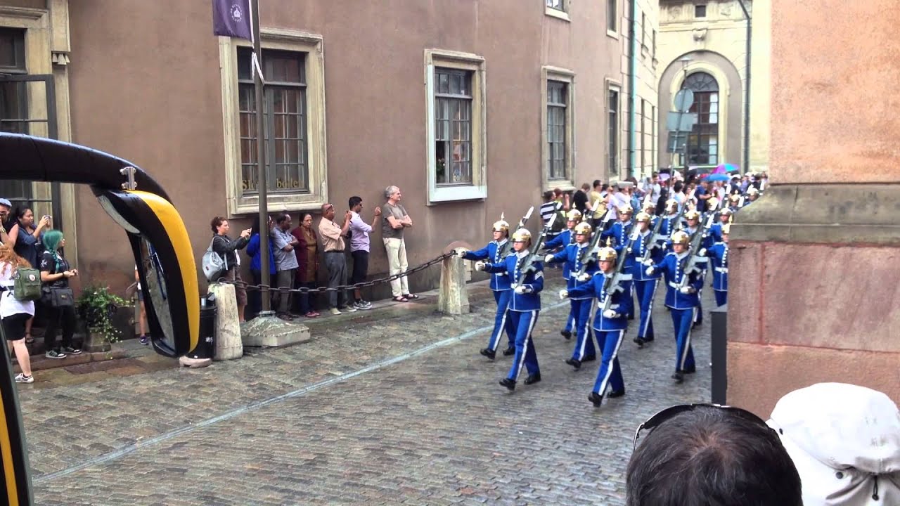 Livgardets Dragonmusikkårs Kamratförening - Vaktparad 2013-07