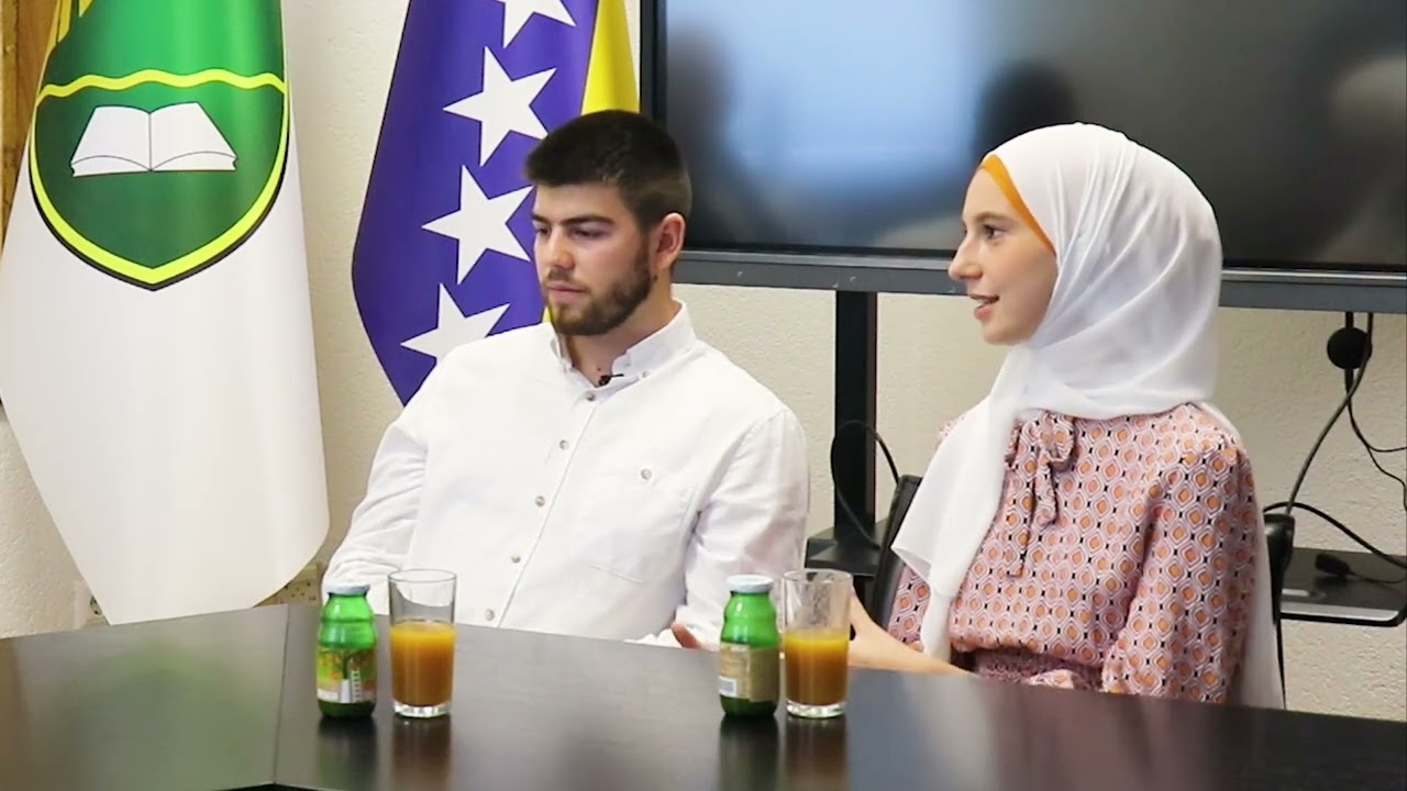 Mubina i Hamdo Solo – mladi bračni par, zlatni studenti, oboje hafizi Kur’ana Časnog