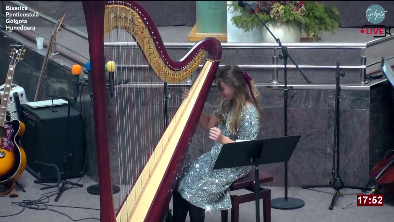 Un colaj de colinde interpretat la harpă de Abigail Hada