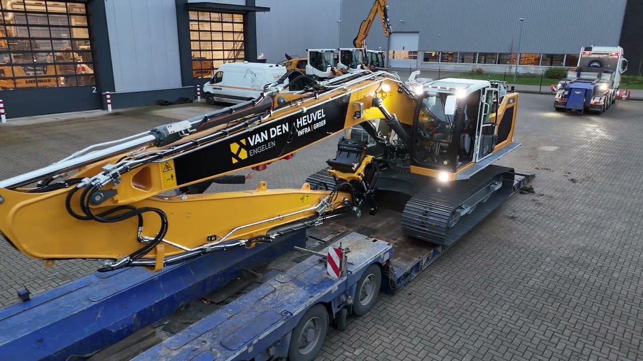 Levering nieuwe Liebherr 926 rupskraan - Van den Heuvel Engelen Infra