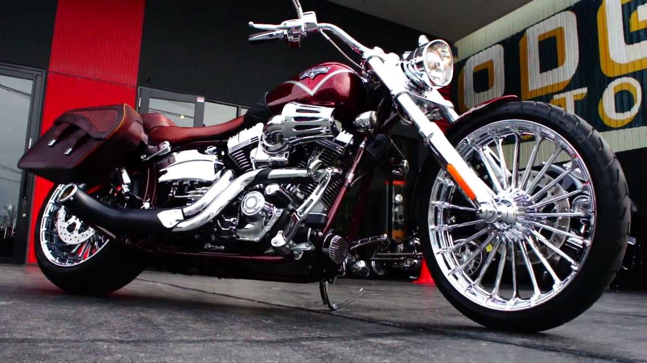 TRIJYA CYSTOM  2013 Harley-Davidson CVO Breakout