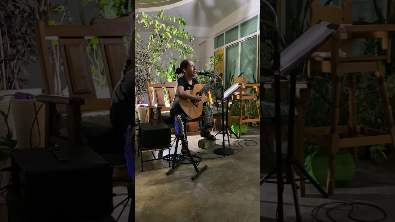 Nuestra amiga Lety en una Noche bohemia en Puerto Escondido, Oaxaca, México, Enero 2026