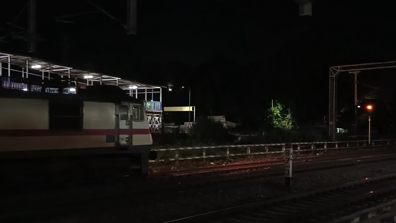 Chain Pulling in NORTHEAST Exp at Kishanganj : Triple Honking Rule !