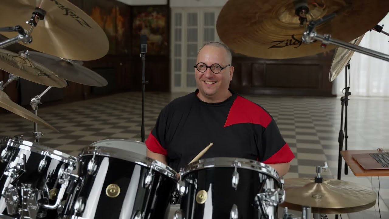 Gergo Borlai unboxing his new Gretsch USA Custom kit.