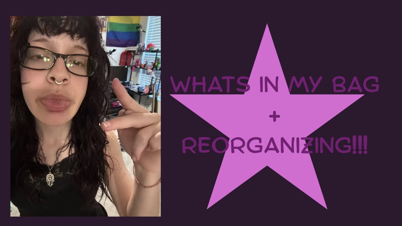 whats in my bag ! || FIRST VIDEO 
