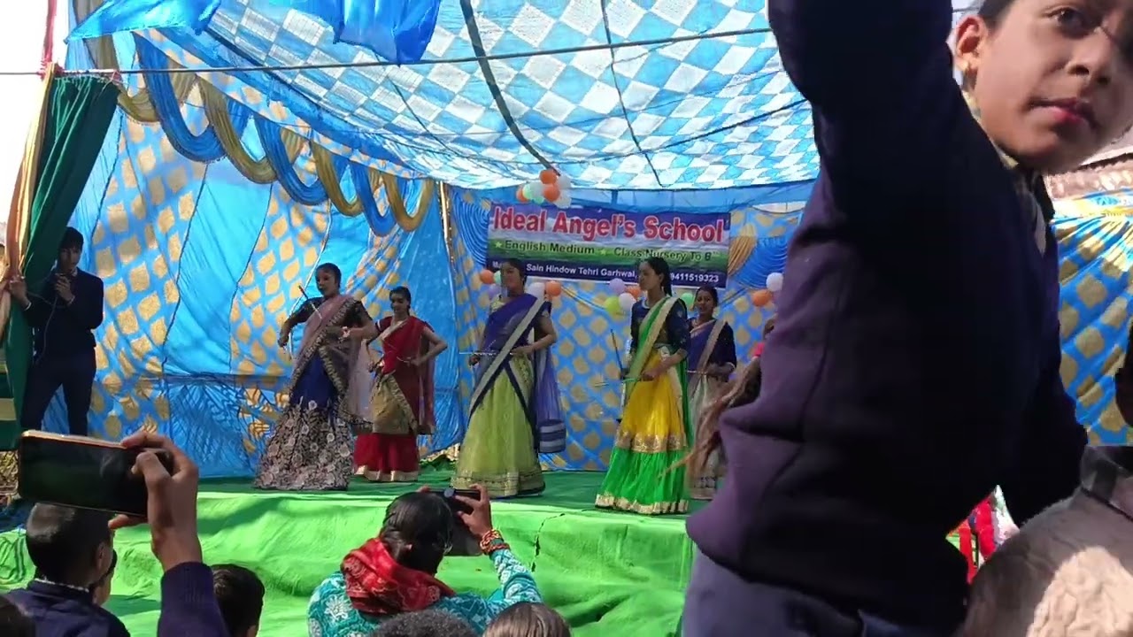 आज स्कूल में एनुअल फंक्शन #sarlavlogsa #devbhumi #uttrakhand 