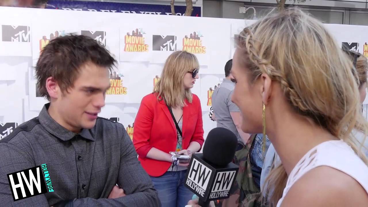 Dylan Sprayberry Teases Darker ’Teen Wolf’ Season 5 & Reveals Favorite Actor!