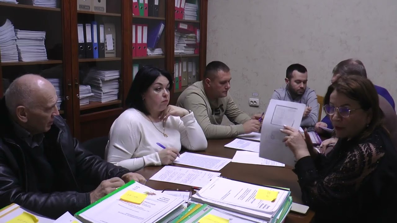 18.12.25р. Постійна комісія селищної ради з питань регулювання земельних відносин.