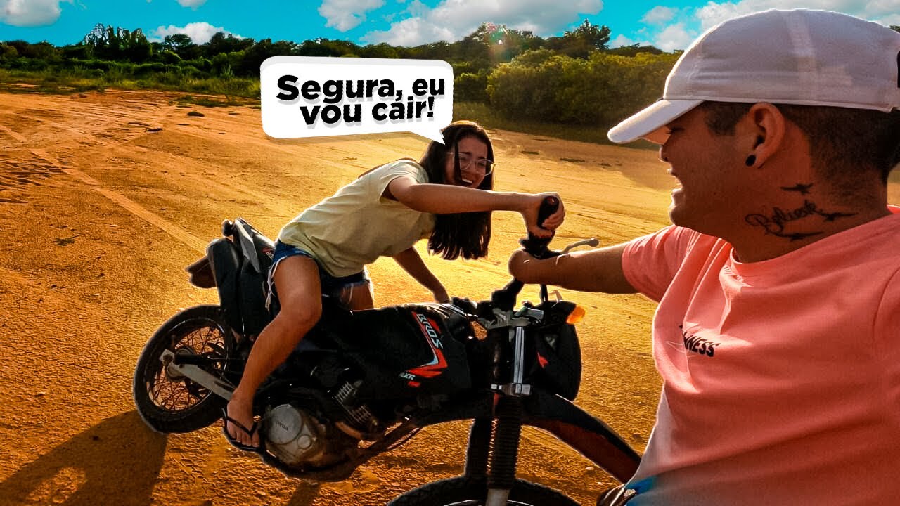 Meu NAMORADO me ENSINOU ANDAR DE  MOTO pela PRIMEIRA VEZ e eu quase CAÍ! 😭