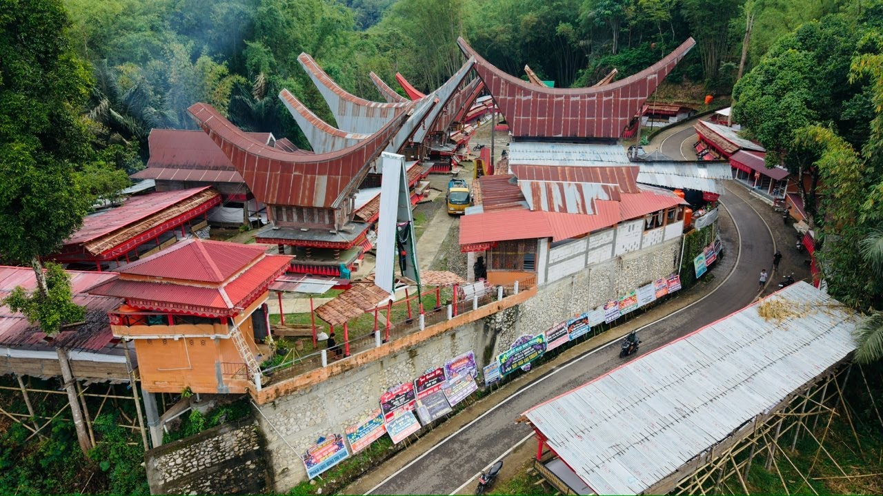 1. Mellao Alang Rambu Solo Pemakaman Almh. Maria Salea Randabunga' / Nenek Sembilan jaya di Ariang