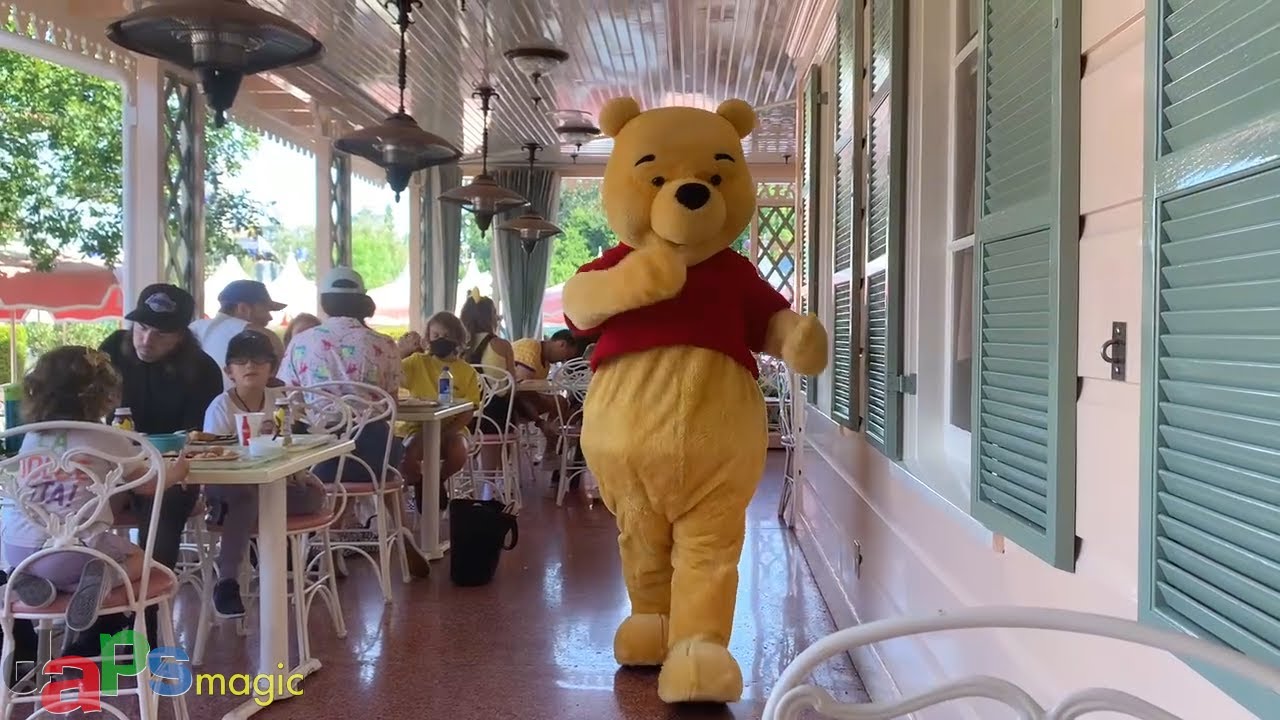 Minnie & Friends – Breakfast in the Park - Plaza Inn Character Breakfast at Disneyland