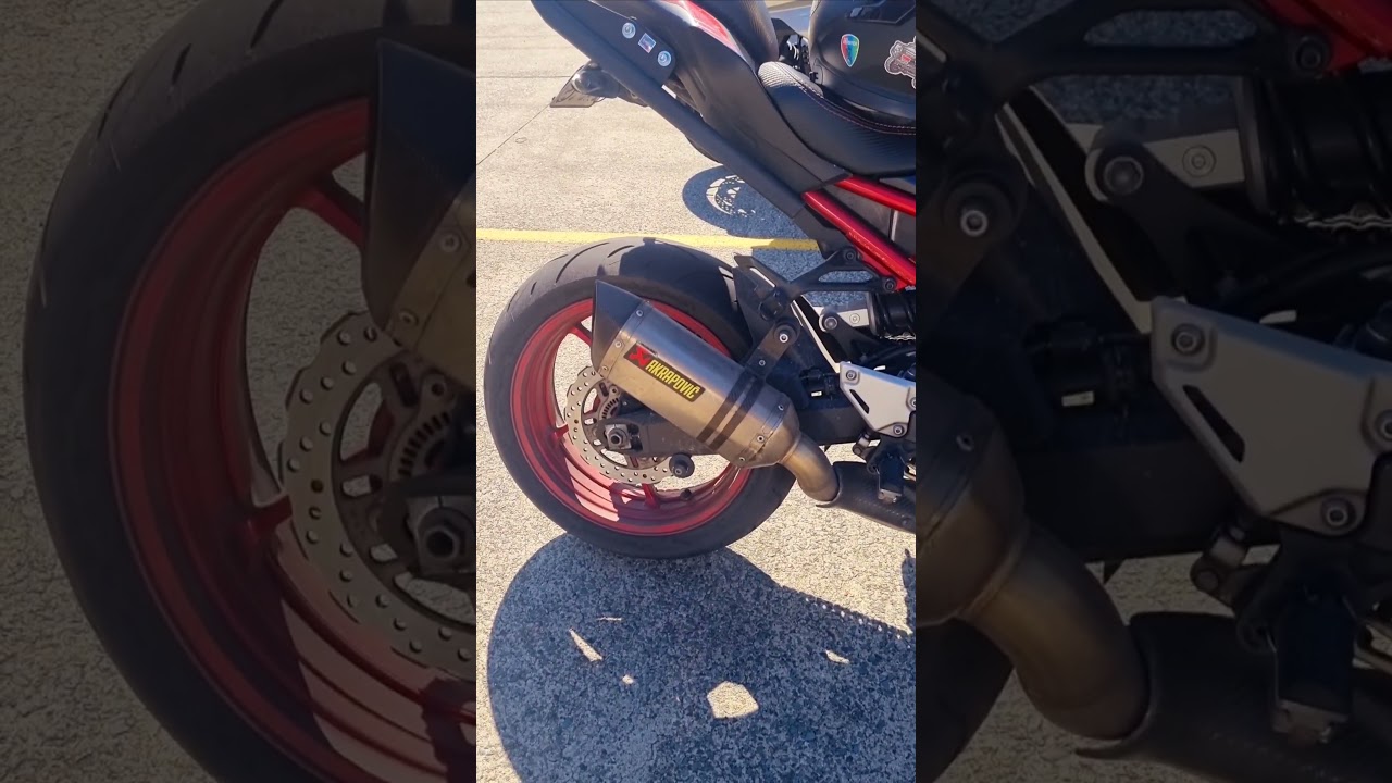 Kawasaki Z900 w full Akrapovic exhaust, baffle out. #kawasakiz900 #kawasaki #akrapovic