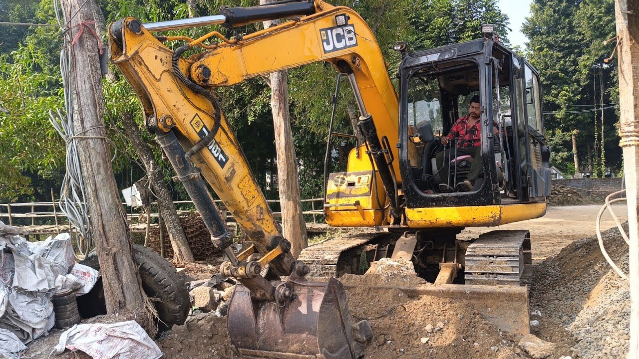 Operating jcb3dx Hyundai mini cat 140 operator view #JCBvideo #xcavator #JCB 