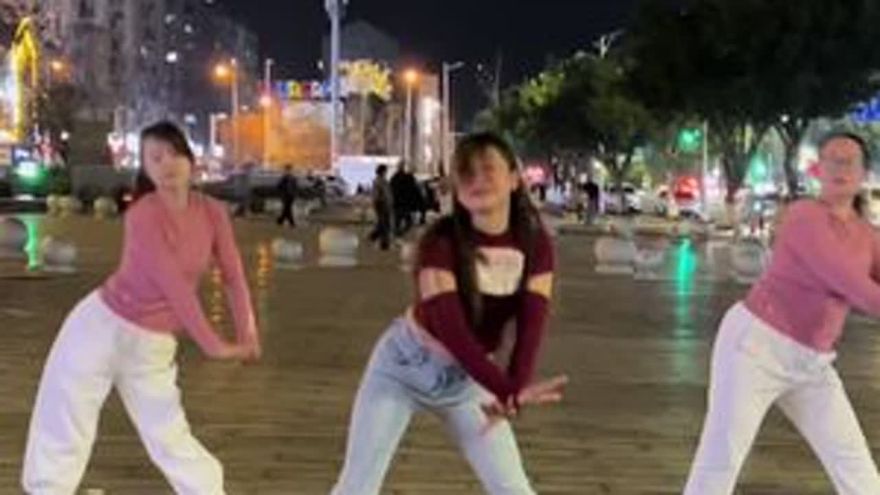 #潮流广场舞 《蓝眼泪》完整版#坚持跳舞 #好身材练起来