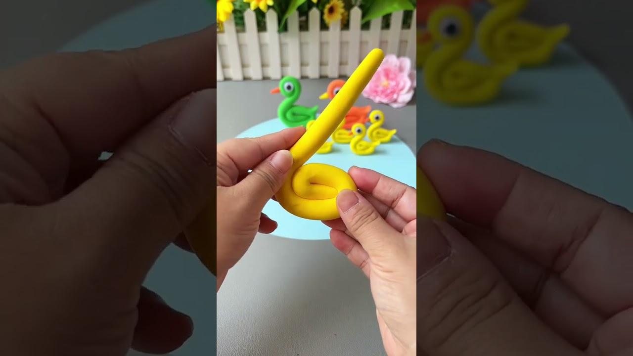 Teach you to use super light clay to make cute little ducks. It's simple and interesting. Come a