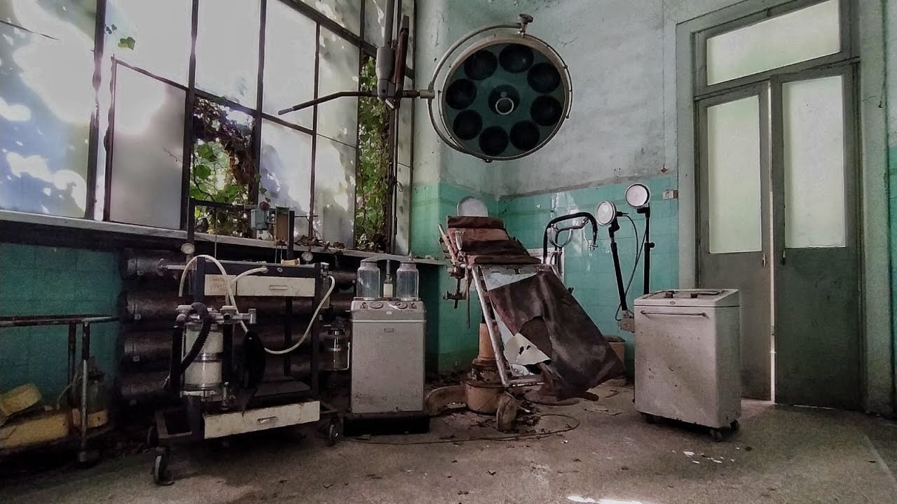 Urbex Italia: Facciamo scoperte inquietanti all'interno del manicomio abbandonato | Urbex MJ