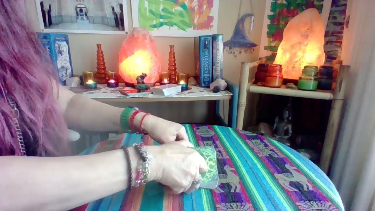 LEO!! 🔮 Alguien dará pasos hacia una relación de pareja!! Mucha gente está interesada en ti!!