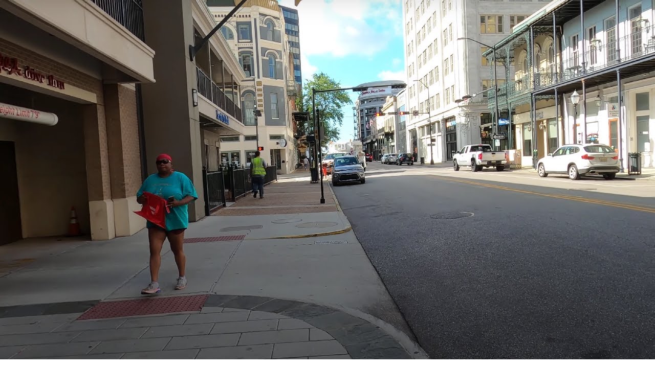 [4k] Walking through downtown Mobile, Alabama- United States