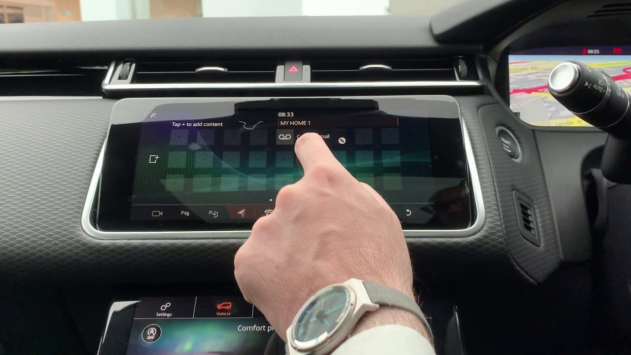 Virtual hand-over for the Range Rover Velar