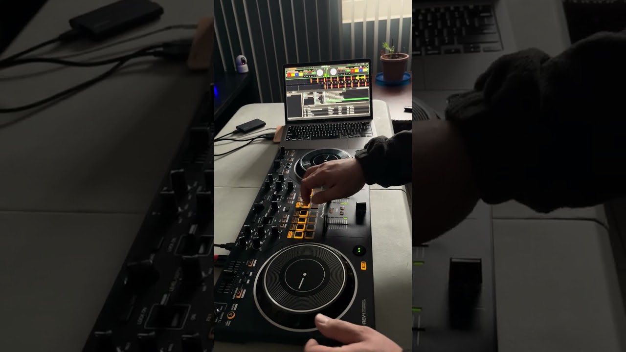 DDJ REV1 - Why I would not buy it (10 mins of Jog wheel glitches/freezes)