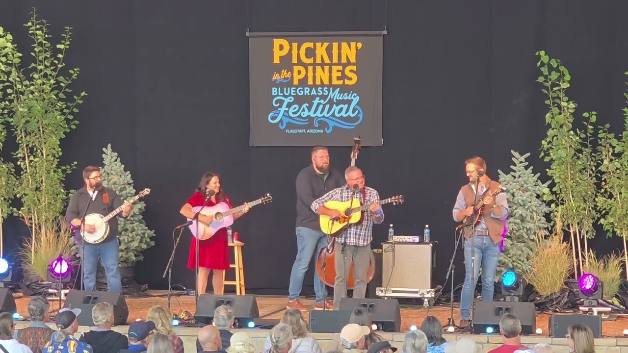 Suzanne - Kenny and Amanda Smith Band ft. Caleb Smith (LIVE Bluegrass Harmony)