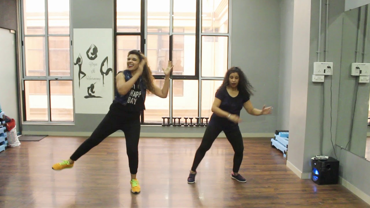 #Meri mummy nu pasand naiyo tu #zumba #zumba Bhangra fusion #Zin- Bhavita n Zin-Nidhi parekh