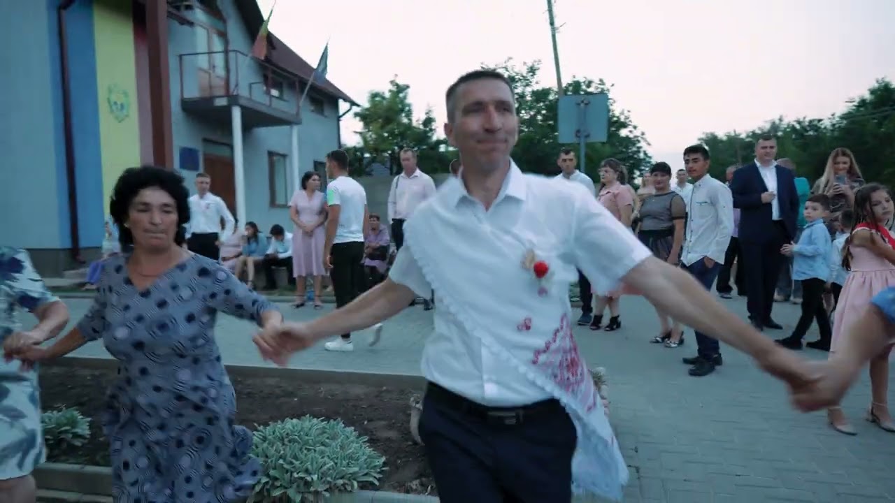 Suită de melodii și dansuri cu Maria Niculiță și formația Busuioc