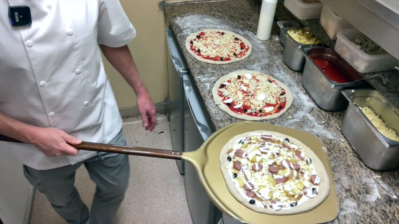 Comment garnir enfourner plusieurs pizzas