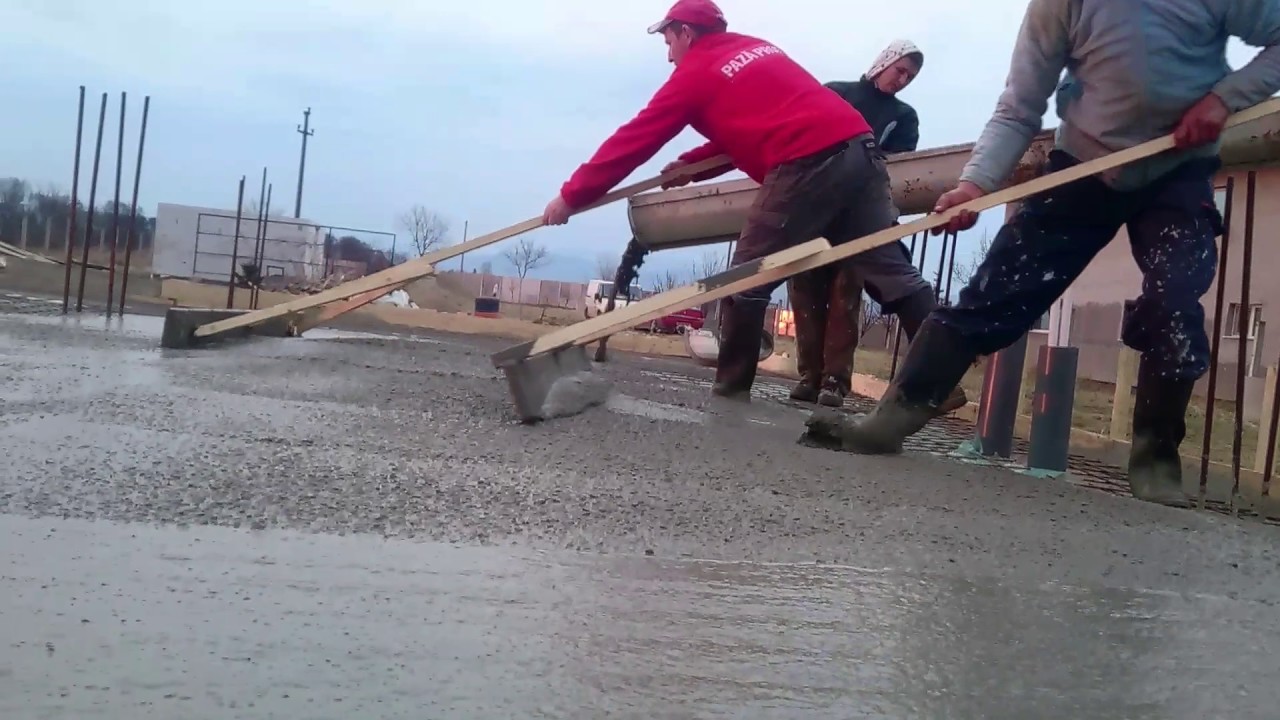 Turnare placa beton peste fundație.