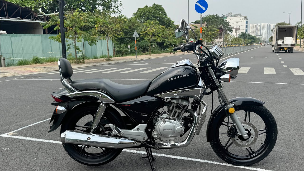 Мотоцикл Honda Shadow 150cc черного цвета, доступная цена 32 миллиона VND. Контактный телефон: 03...