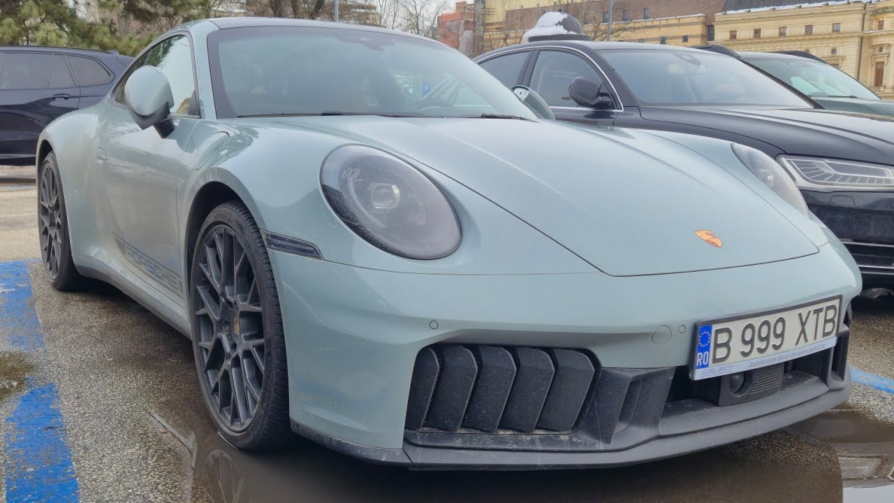 Porsche 911 Carrera 4 GTS