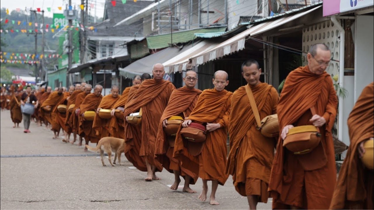 9กพ69 ไลฟ์ คณะสงฆ์จากพุทธอุทยานทีพักสงฆ์วัดป่าบ่อน้ำพระอินทร์ ออกบิณฑบาตที่ตลาดชายแดนช่องเม็ก