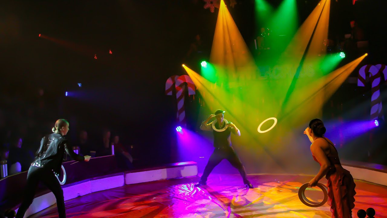 Jonathan Zeuthen Juggling act. Christmas 2025