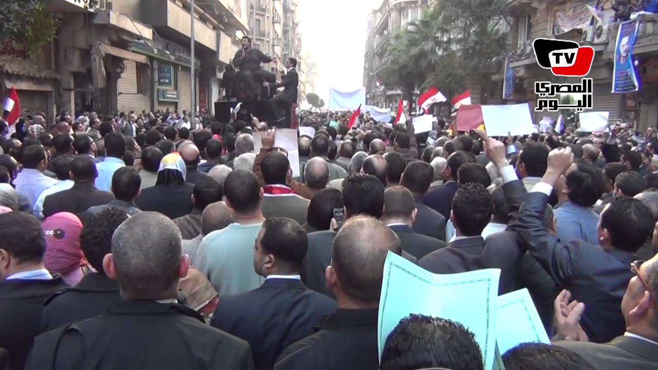 المحامون احتجاجًا على «الدستوري»: الدستور هيبقى لمين ؟