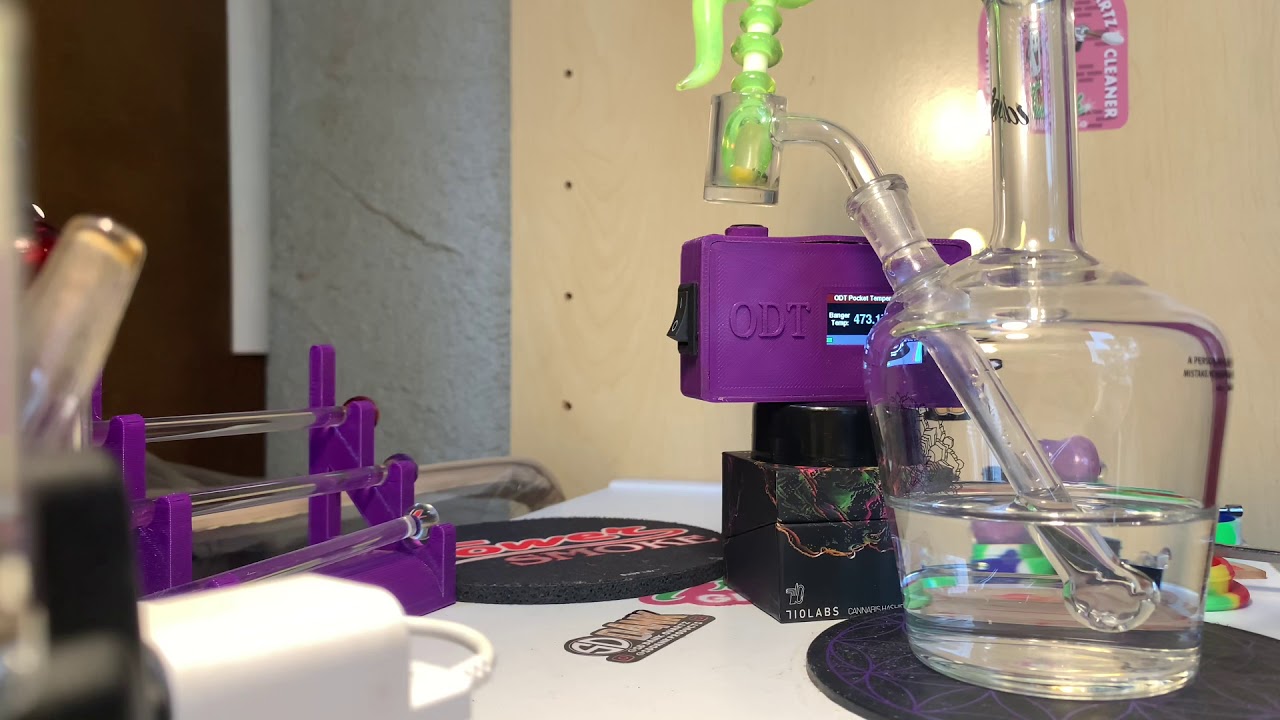 Heady Dab Tool Dab Using My iDab Glass Henny Bottle Paired with Bear Quartz 22mm Banger