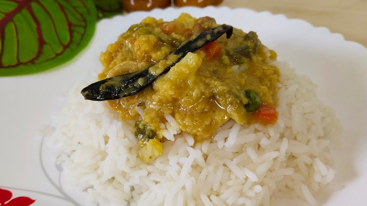 অনুষ্ঠান বাড়ির মতো বাড়িতেই বানিয়ে ফেলুন ভেজ ডাল | Veg moong dal | Biye Bari Style 