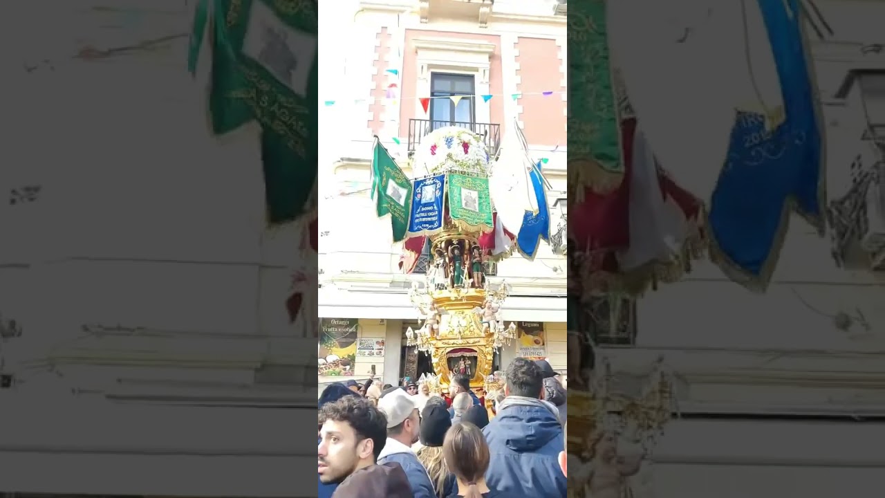 Candelore in pescheria e piazza Duomo