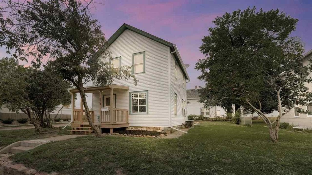 924 W 12th St, Sioux Falls, SD Presented by Blake Bohner.