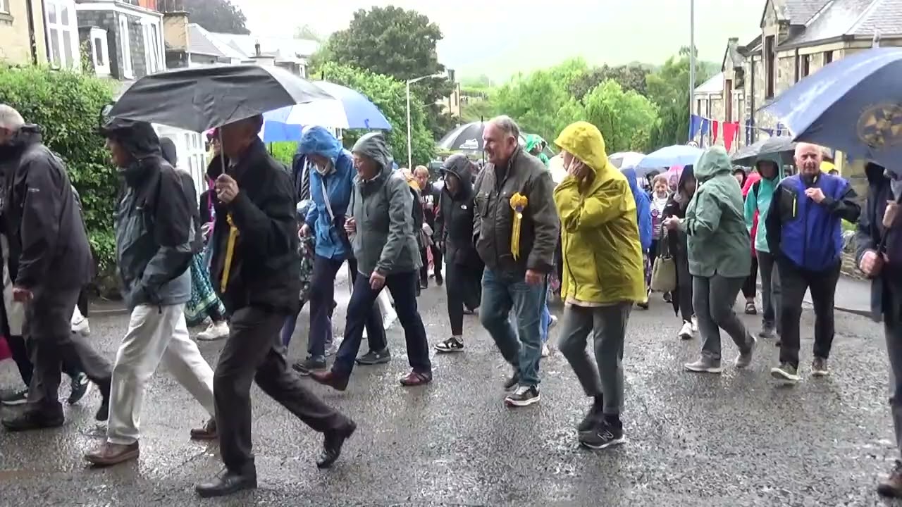 The Bands Make Their way up from the Toll