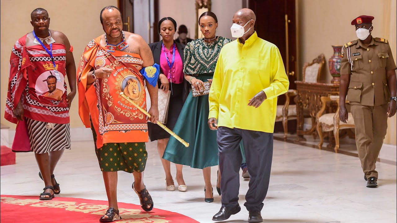 King Mswati III dressed in powerful traditional regalia enters State House, meets President Museveni