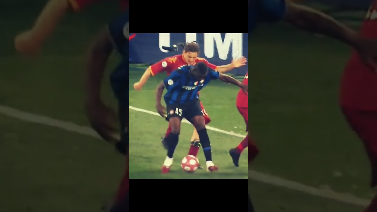 Totti Kicked Balotelli 🦵