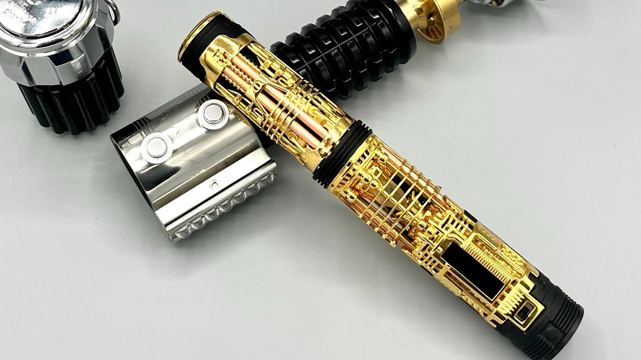 Matthew's 89 Sabers "OWK4" Obiwan Kenobi Lightsaber with Goth Master Chassis