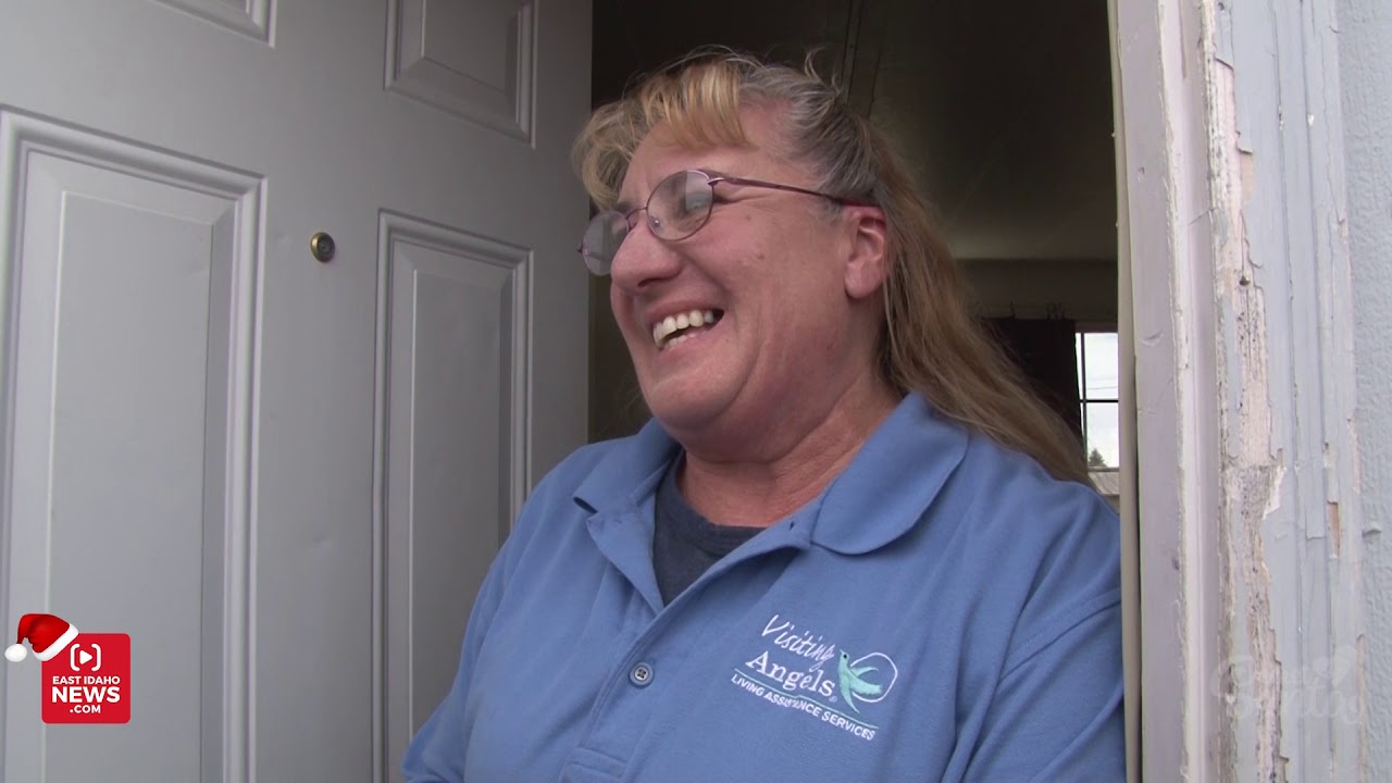 Secret Santa gives single mom new car and she’s stunned